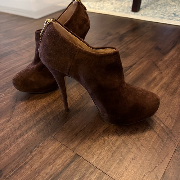 Vince Camuto brown suede booties - Picture 4 of 5